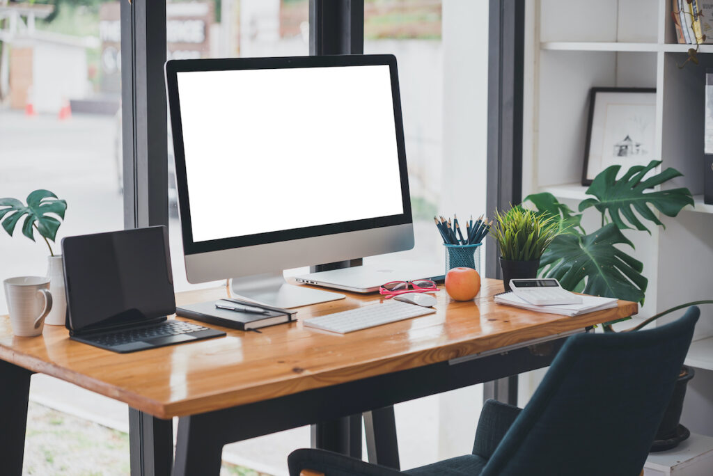 Co warto sprawdzić wybierając wyposażenie do biura?